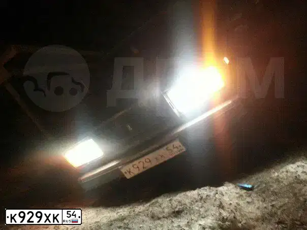 Фото автомобиля LADA 2107, 2003 — госномер Е706КХ154. Цвет: СИНИЙ
