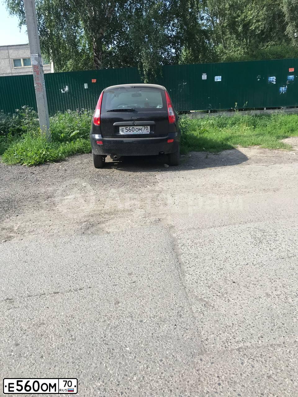 Фото автомобиля LADA 1119 KALINA, 2012 — госномер Е560ОМ70. Цвет: Сине-Черный