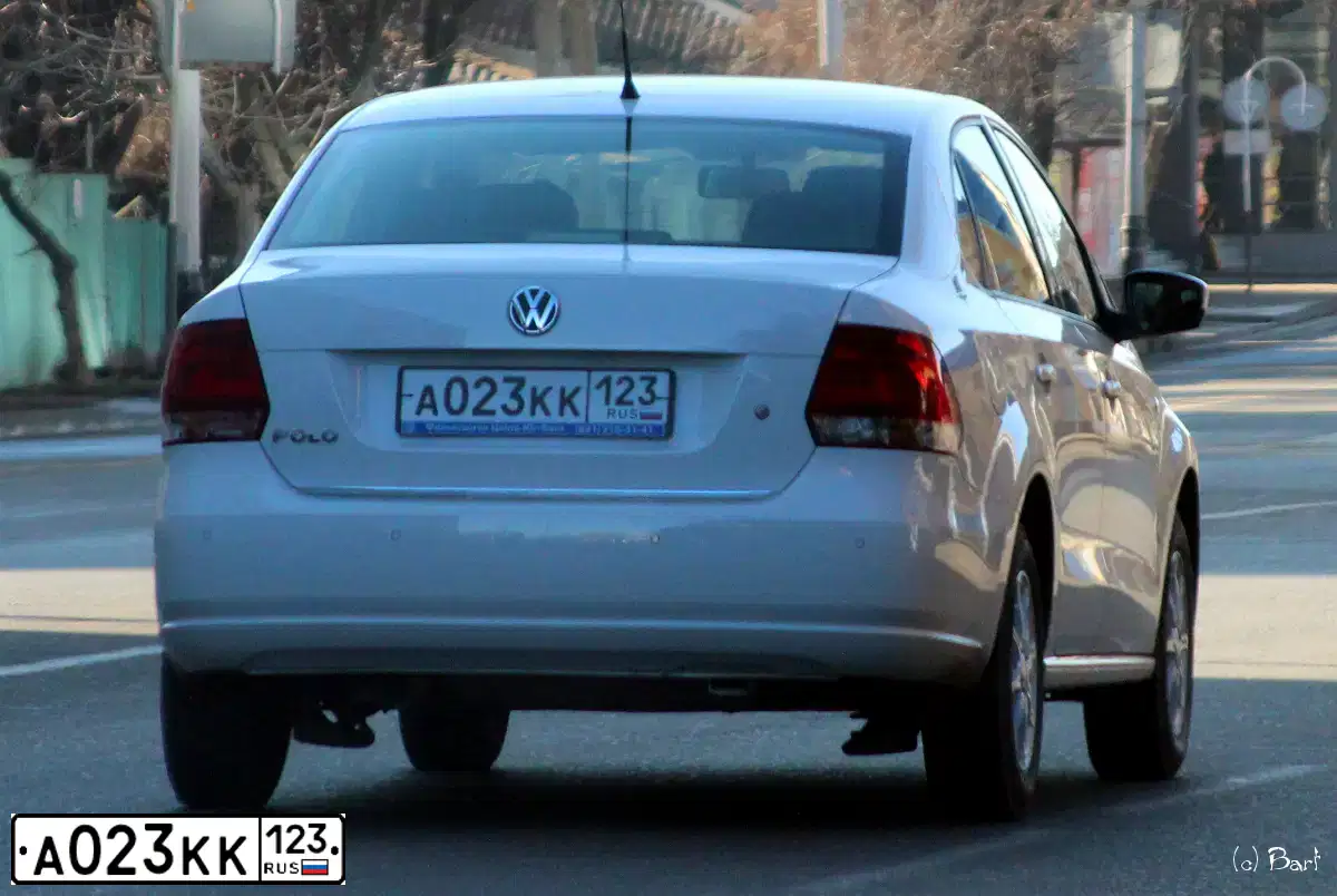 Фото автомобиля VOLKSWAGEN POLO, 2012 — госномер А023КК123. Цвет: БЕЛЫЙ