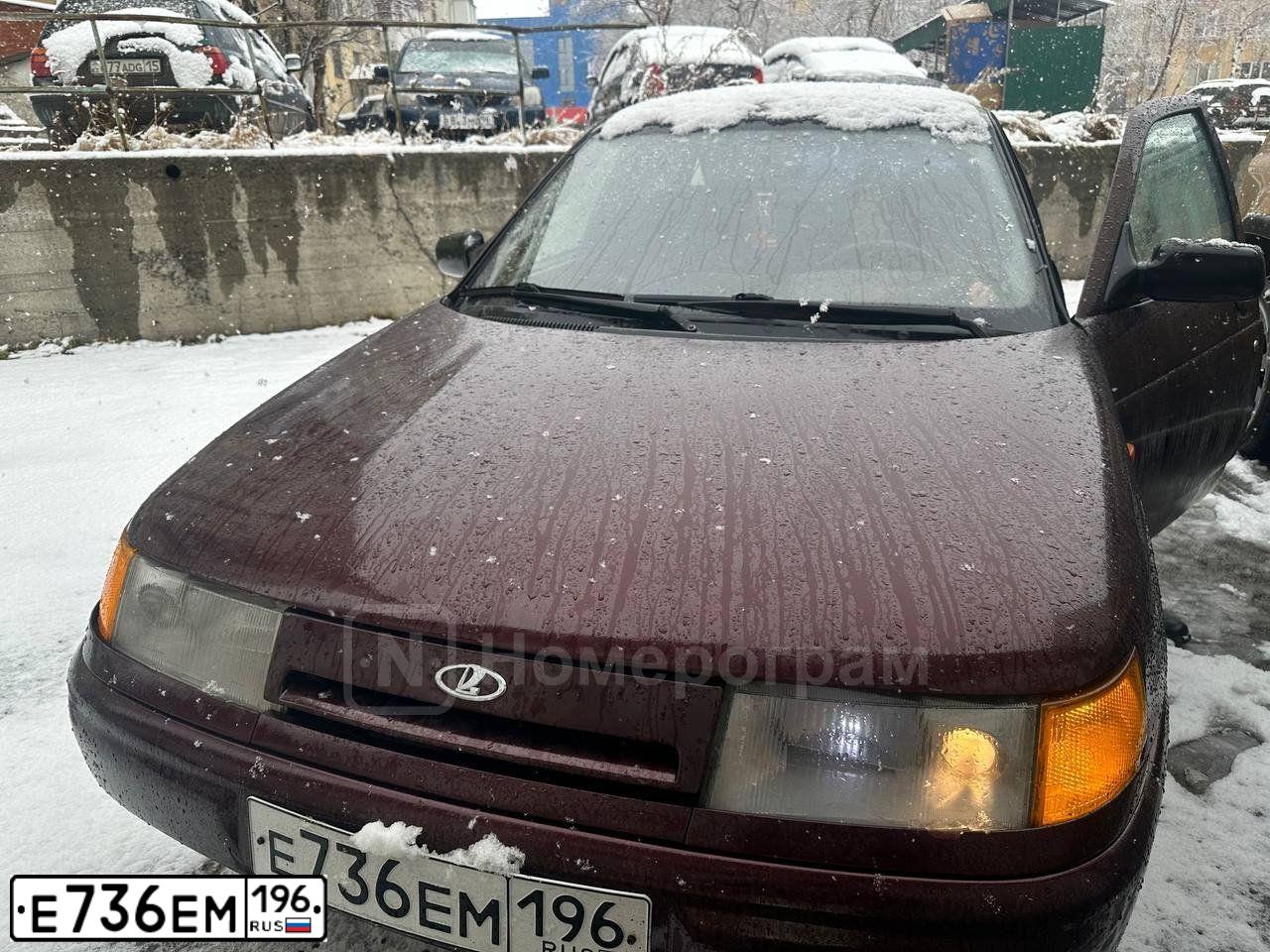 Фото автомобиля LADA 2112, 2003 — госномер Е736ЕМ196. Цвет: ТЕМНО - КРАСНЫЙ