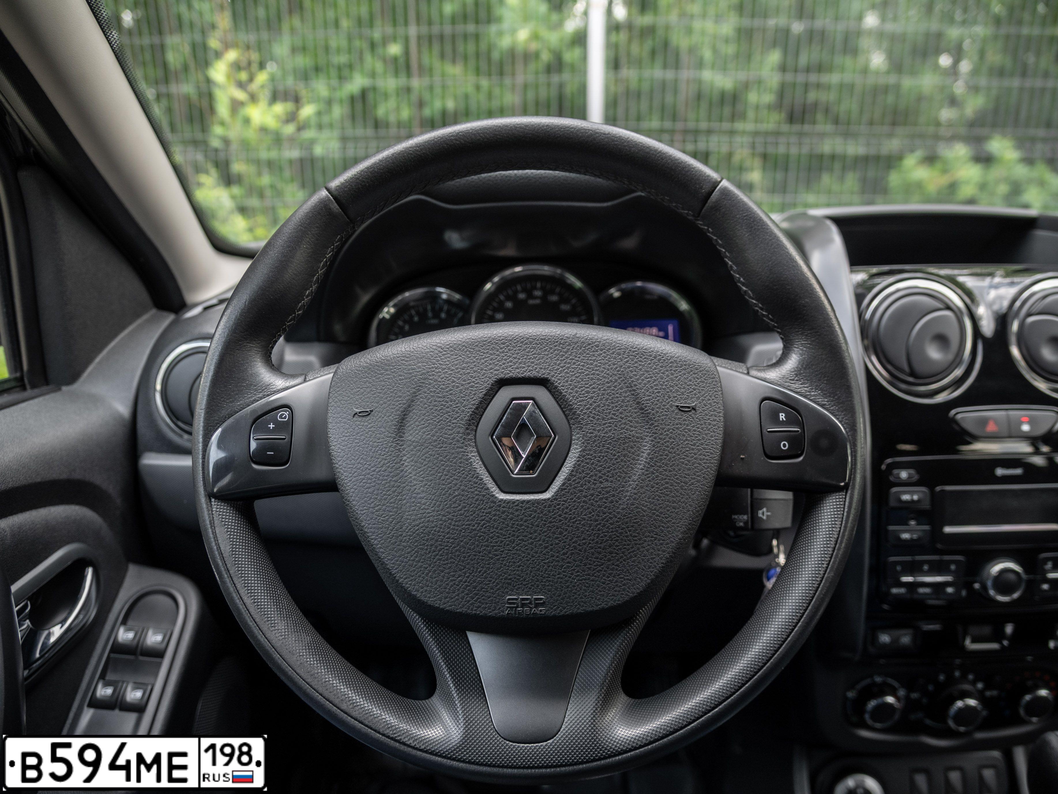 Фото автомобиля RENAULT DUSTER, 2018 — госномер В594МЕ198. Цвет: ТЕМНО-КОРИЧНЕВЫЙ