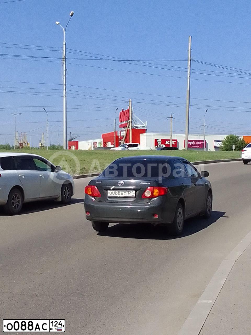 Фото автомобиля TOYOTA COROLLA, 2008 — госномер О088АС124. Цвет: ЧЕРНЫЙ