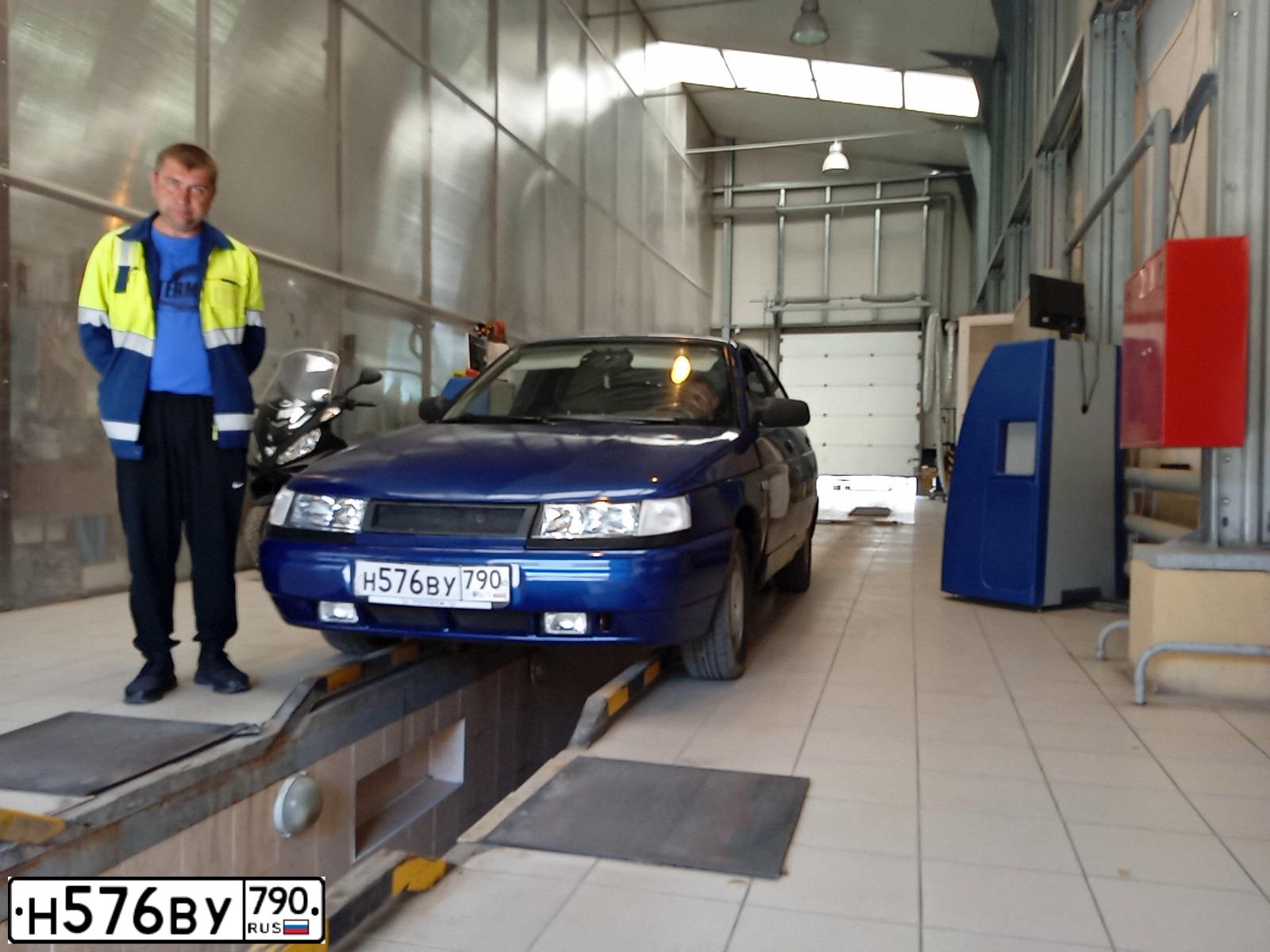 Фото автомобиля LADA 2112, 2004 — госномер Е757ОА797. Цвет: СЕРЕБРИСТЫЙ ЯРКО-СИНИЙ