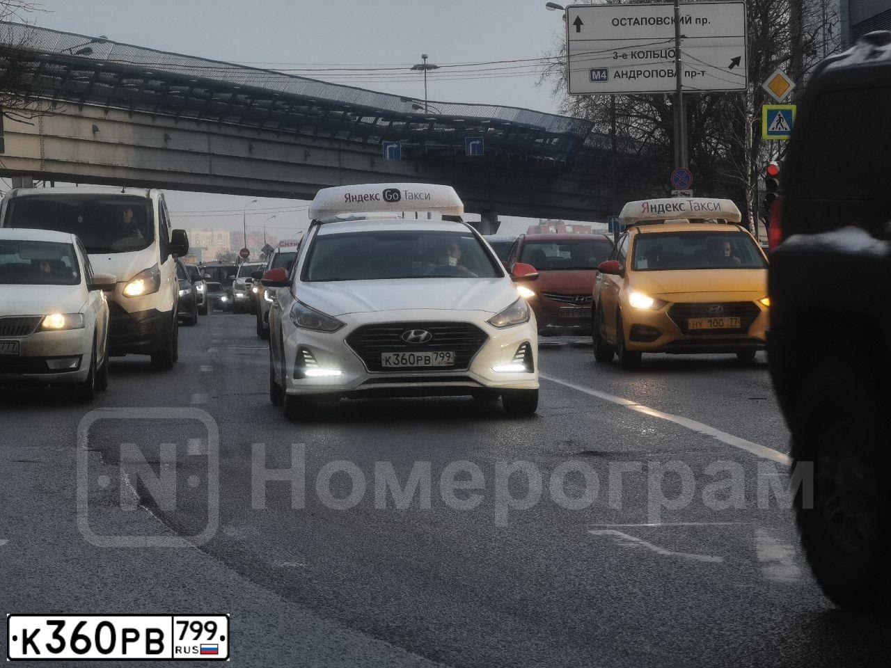 Фото автомобиля HYUNDAI SONATA, 2019 — госномер В130РТ790. Цвет: ЖЕЛТЫЙ