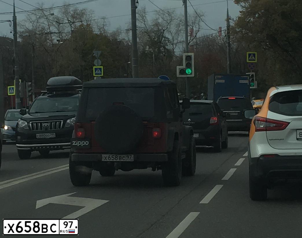 Фото автомобиля JEEP WRANGLER, 1998 — госномер Х658ВС97. Цвет: Красный