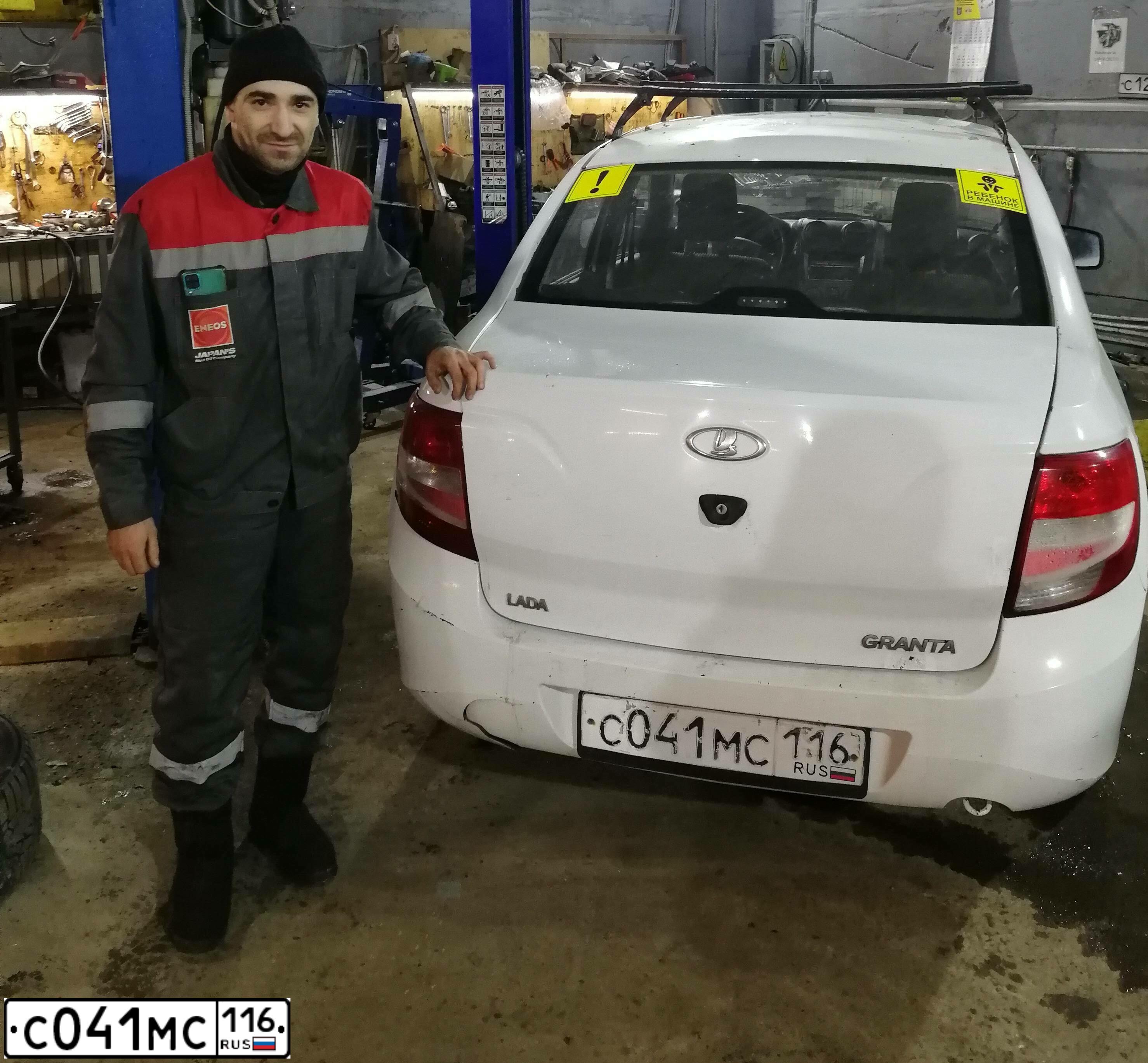 Фото автомобиля LADA 2190 GRANTA, 2012 — госномер С041МС116. Цвет: Белый