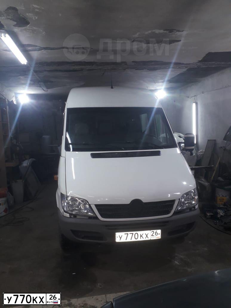 Фото автомобиля MERCEDES SPRINTER, 2004 — госномер С327АК790. Цвет: Белый