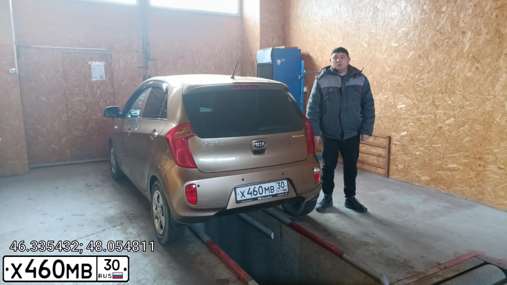 Фото автомобиля KIA PICANTO / MORNING, 2014 — госномер Х460МВ30. Цвет: КОРИЧНЕВЫЙ МЕТАЛЛИК