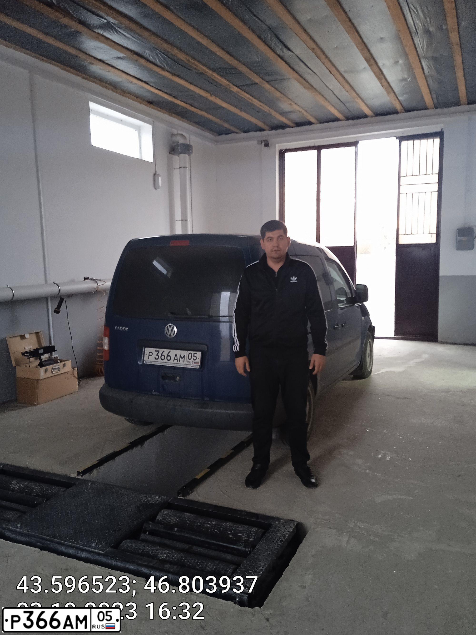 Фото автомобиля VOLKSWAGEN CADDY, 2008 — госномер Е302ЕН82. Цвет: Темно-синий