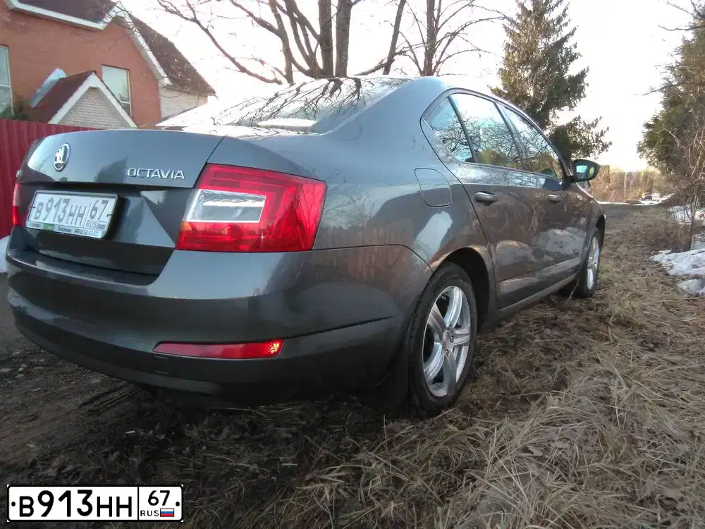 Фото автомобиля SKODA OCTAVIA, 2013 — госномер А413РУ67. Цвет: ТЕМНО-СЕРЫЙ