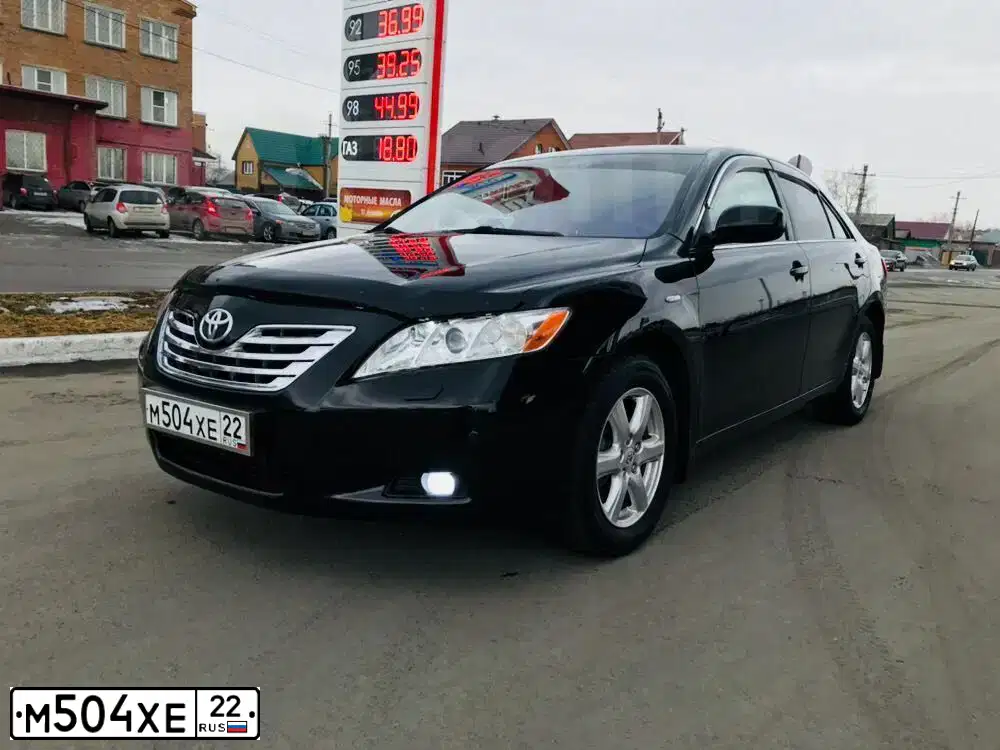 Фото автомобиля TOYOTA CAMRY, 2008 — госномер М504ХЕ22. Цвет: ЧЕРНЫЙ