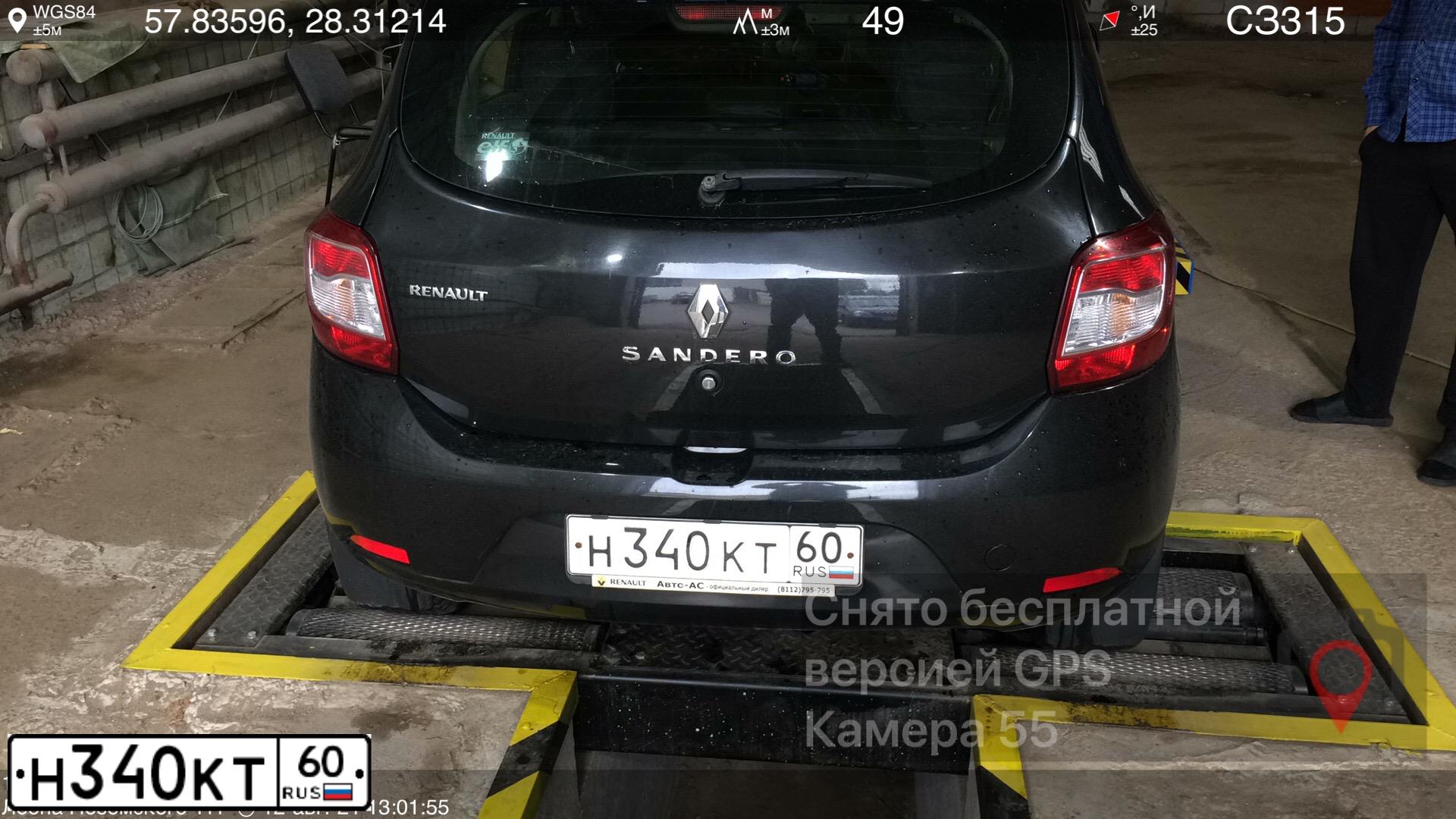 Фото автомобиля RENAULT SANDERO, 2015 — госномер Н340КТ60. Цвет: ЧЕРНЫЙ