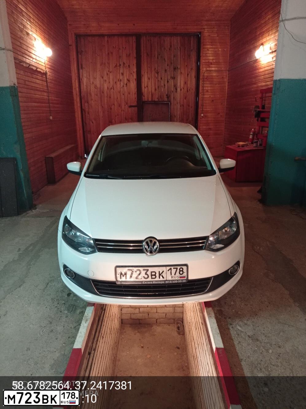 Фото автомобиля VOLKSWAGEN POLO, 2012 — госномер М723ВК178. Цвет: БЕЛЫЙ