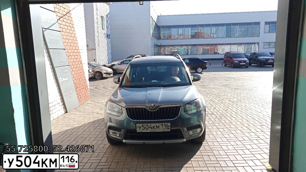Фото автомобиля SKODA YETI, 2014 — госномер У504КМ116. Цвет: ТЕМНО-СЕРЫЙ
