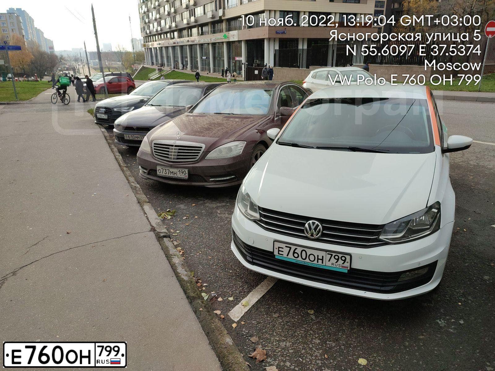 Фото автомобиля VOLKSWAGEN POLO, 2019 — госномер Е760ОН799. Цвет: Белый
