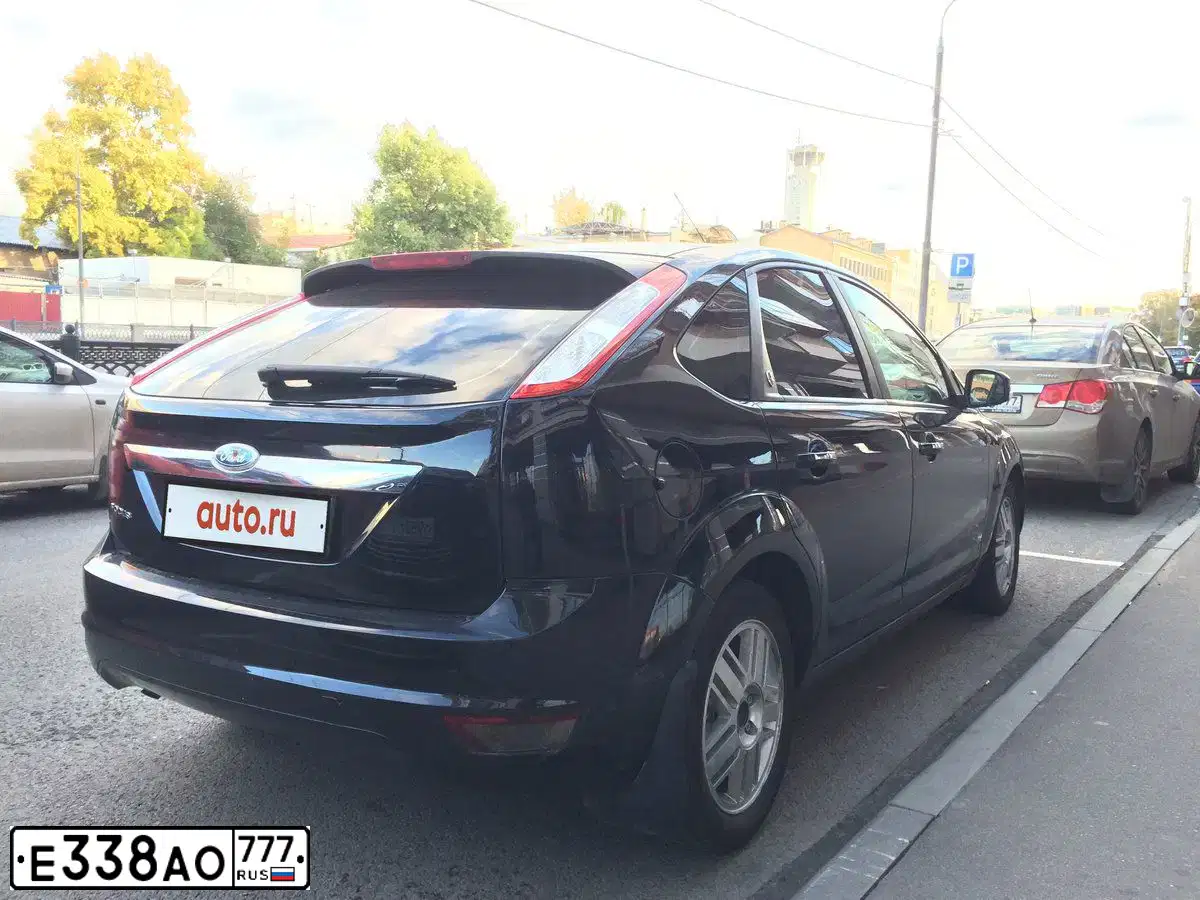 Фото автомобиля CHEVROLET CRUZE, 2013 — госномер Е338АО777. Цвет: БЕЖЕВЫЙ