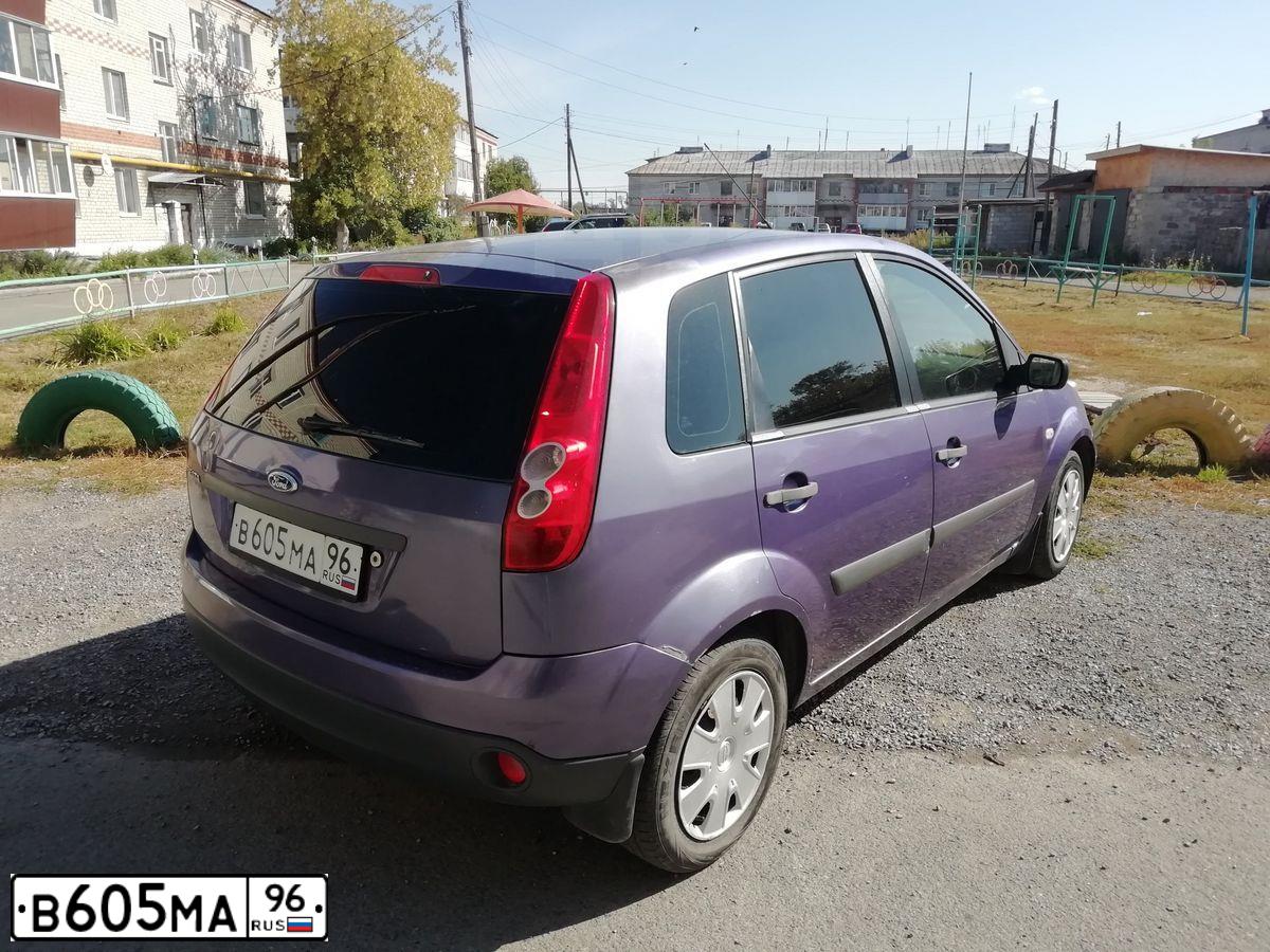 Фото автомобиля FORD FIESTA / ASPIRE, 2006 — госномер В605МА96. Цвет: СИРЕНЕВЫЙ