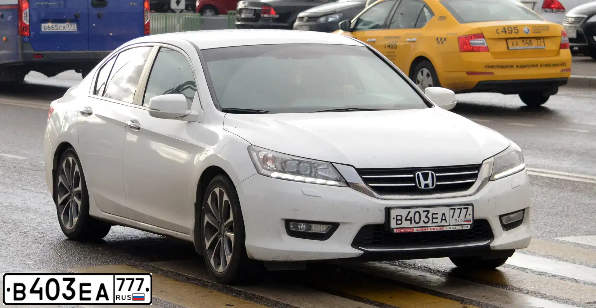 Фото автомобиля HONDA ACCORD, 2013 — госномер В403ЕА777. Цвет: БЕЛЫЙ