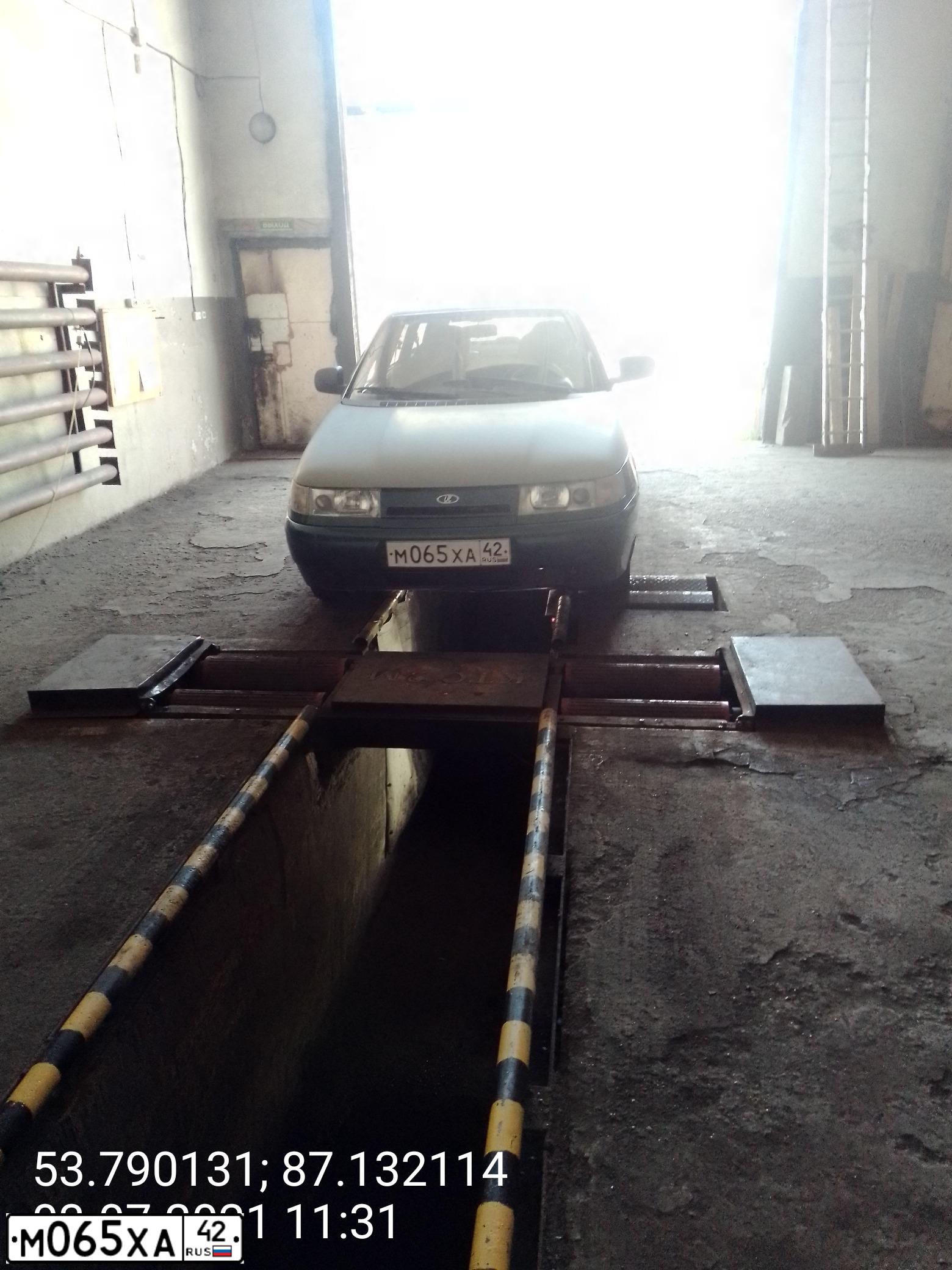 Фото автомобиля LADA 2111, 2001 — госномер М065ХА42. Цвет: СЕРЕБРИСТО-ЗЕЛЕНЫЙ