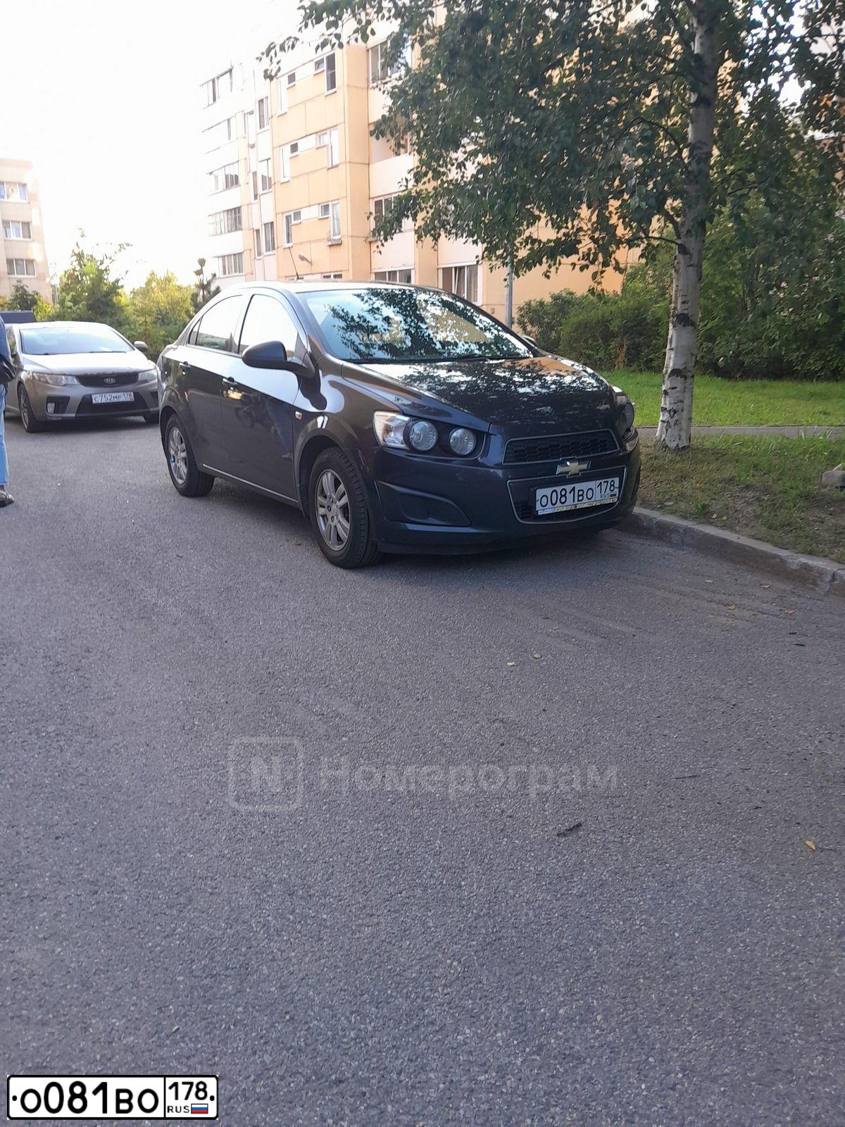 Фото автомобиля CHEVROLET AVEO, 2013 — госномер О081ВО178