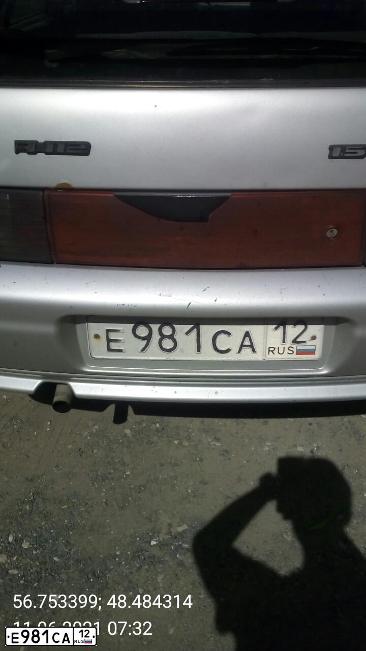 Фото автомобиля LADA 2112, 2004 — госномер Е981СА12. Цвет: СВЕТЛО-СЕРЕБР.МЕТАЛЛ