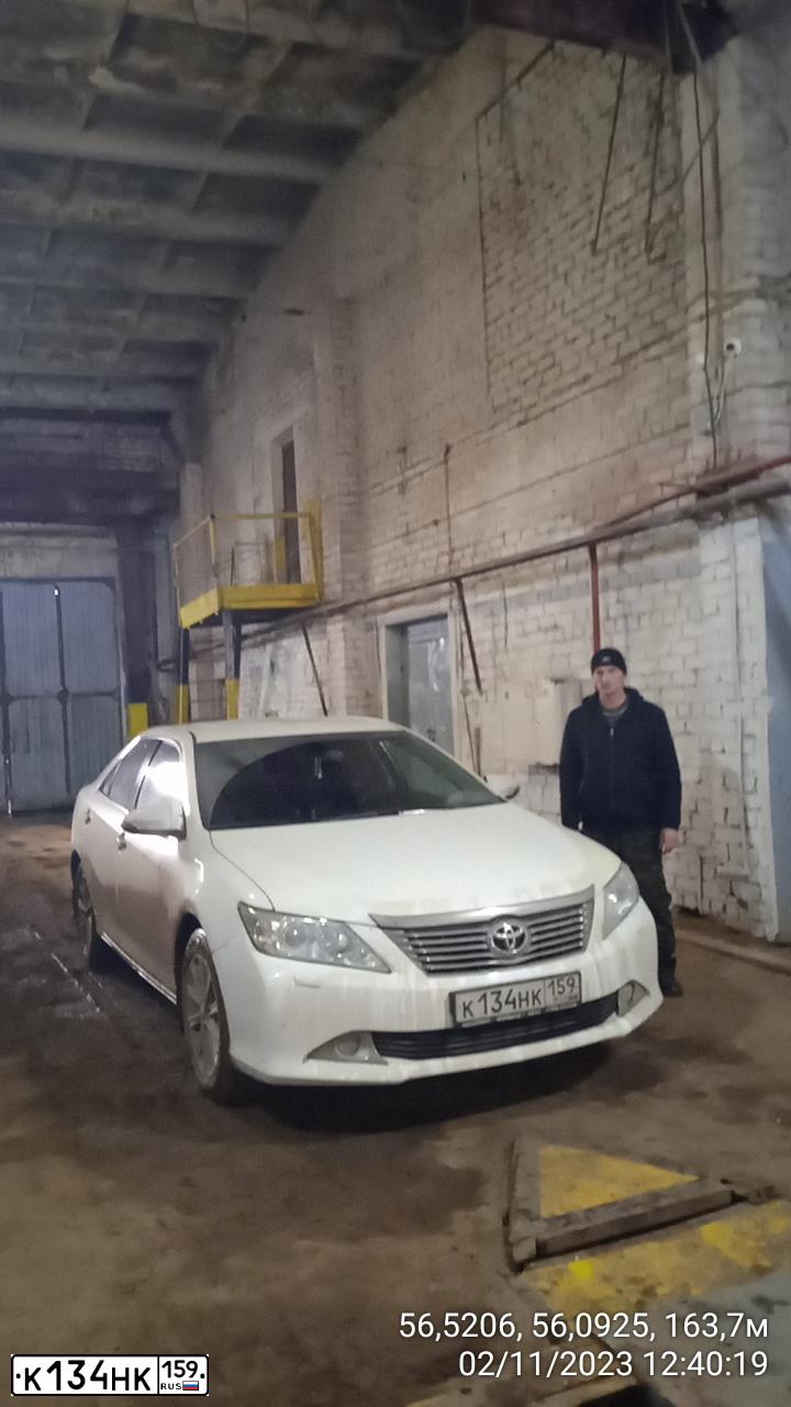 Фото автомобиля ТОЙОТА КАМРИ, 2013 — госномер О394УС159. Цвет: Белый