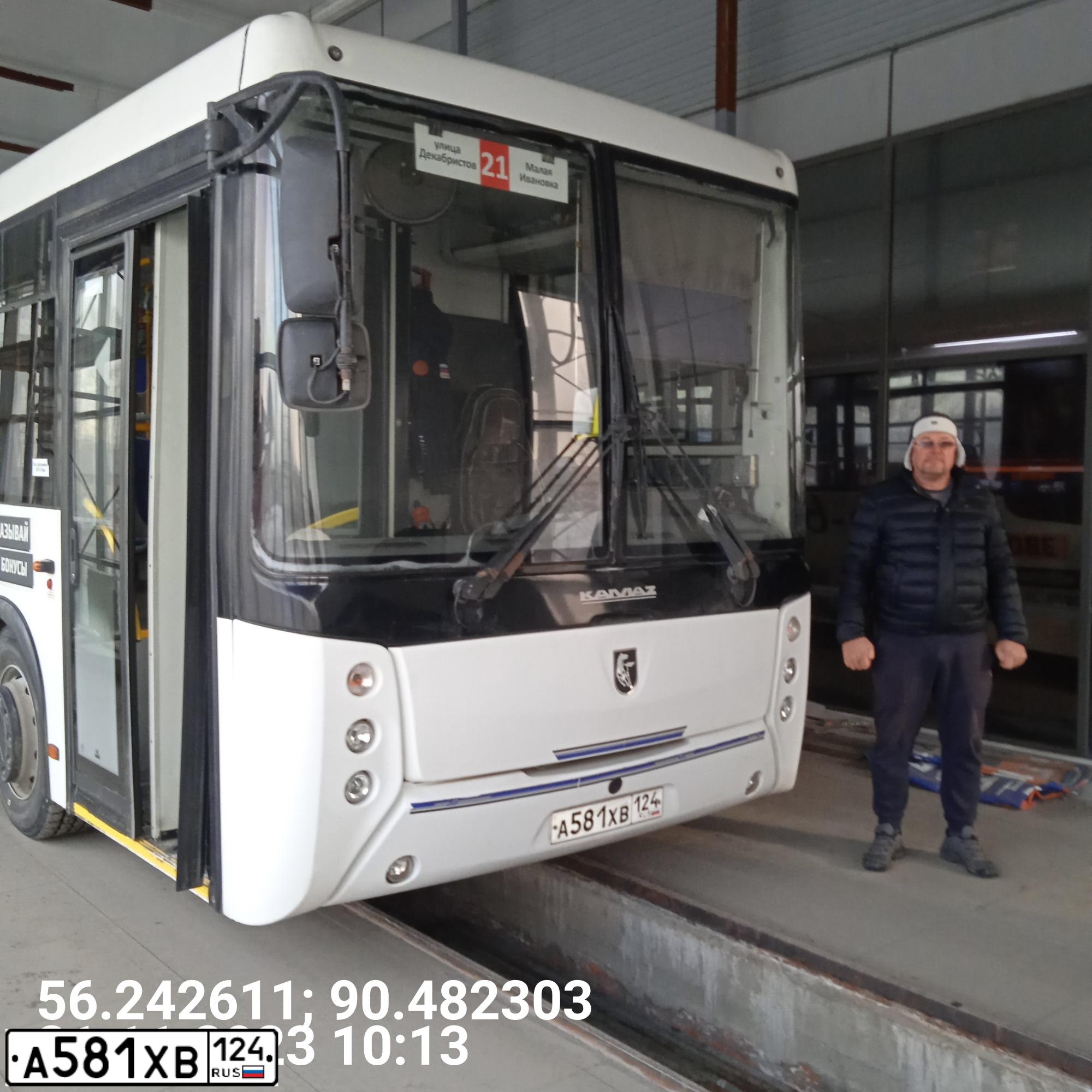 Фото автомобиля NEFAZ 5299 /KAMAZ 5297 4X2/, 2018 — госномер К800МУ124. Цвет: Белый