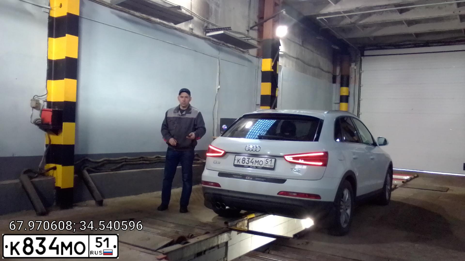 Фото автомобиля AUDI Q3, 2012 — госномер В122РР51. Цвет: Белый