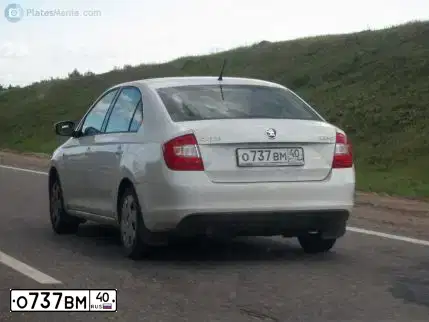 Фото автомобиля SKODA RAPID, 2015 — госномер О737ВМ40. Цвет: Белый