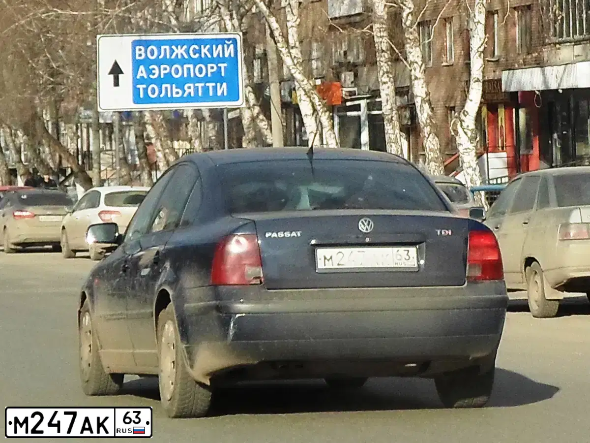Фото автомобиля VOLKSWAGEN PASSAT, 1997 — госномер М247АК63. Цвет: СИНИЙ