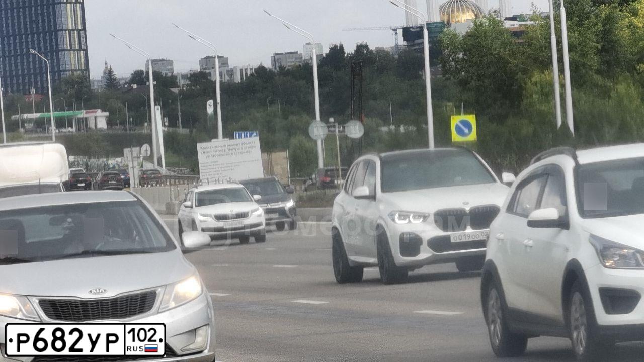 Фото автомобиля KIA RIO, 2014 — госномер Р682УР102. Цвет: СЕРЕБРИСТЫЙ