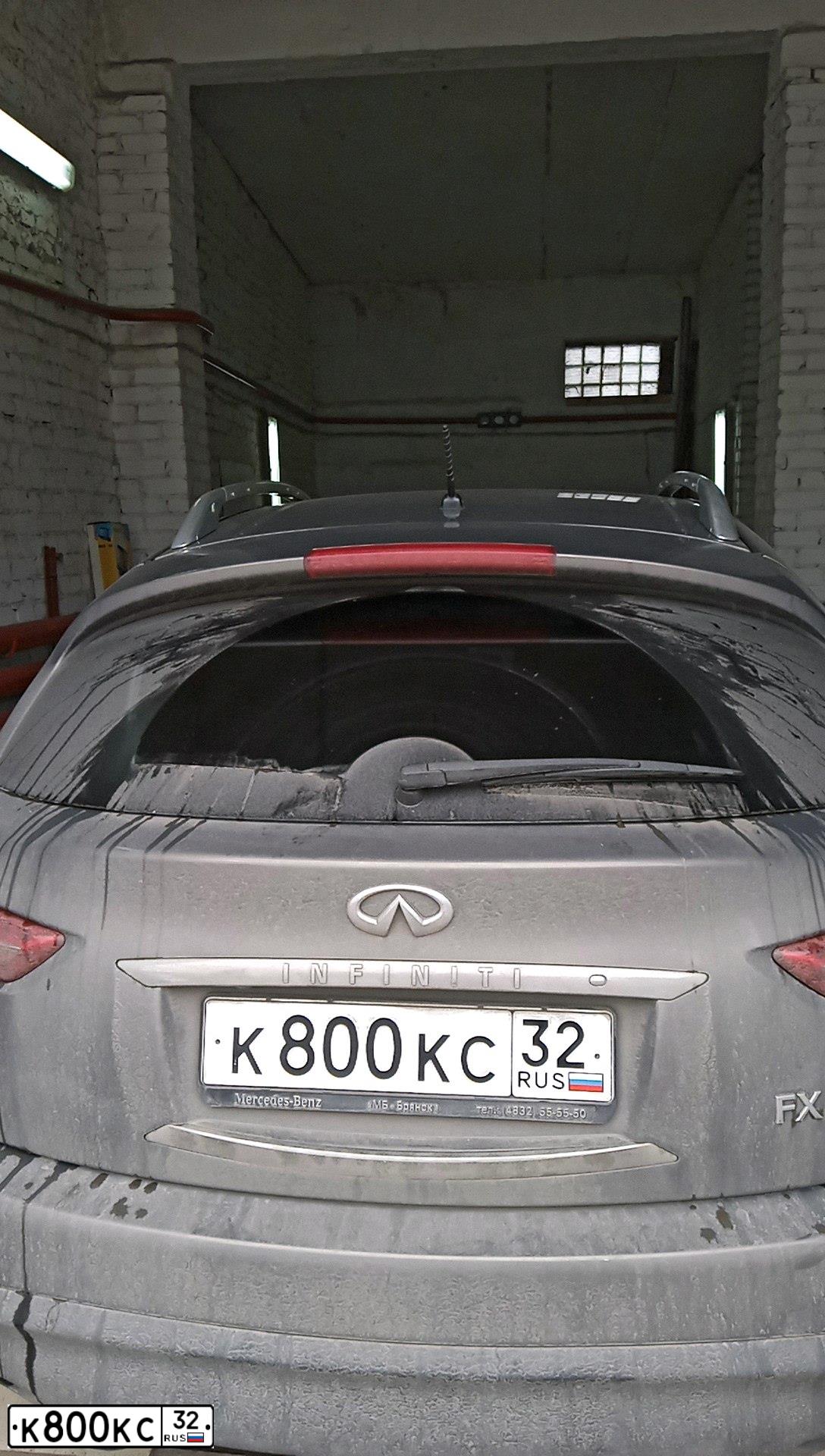 Фото автомобиля INFINITI QX70 /FX/, 2009 — госномер К800КС32. Цвет: СЕРО-ЗЕЛЕНЫЙ