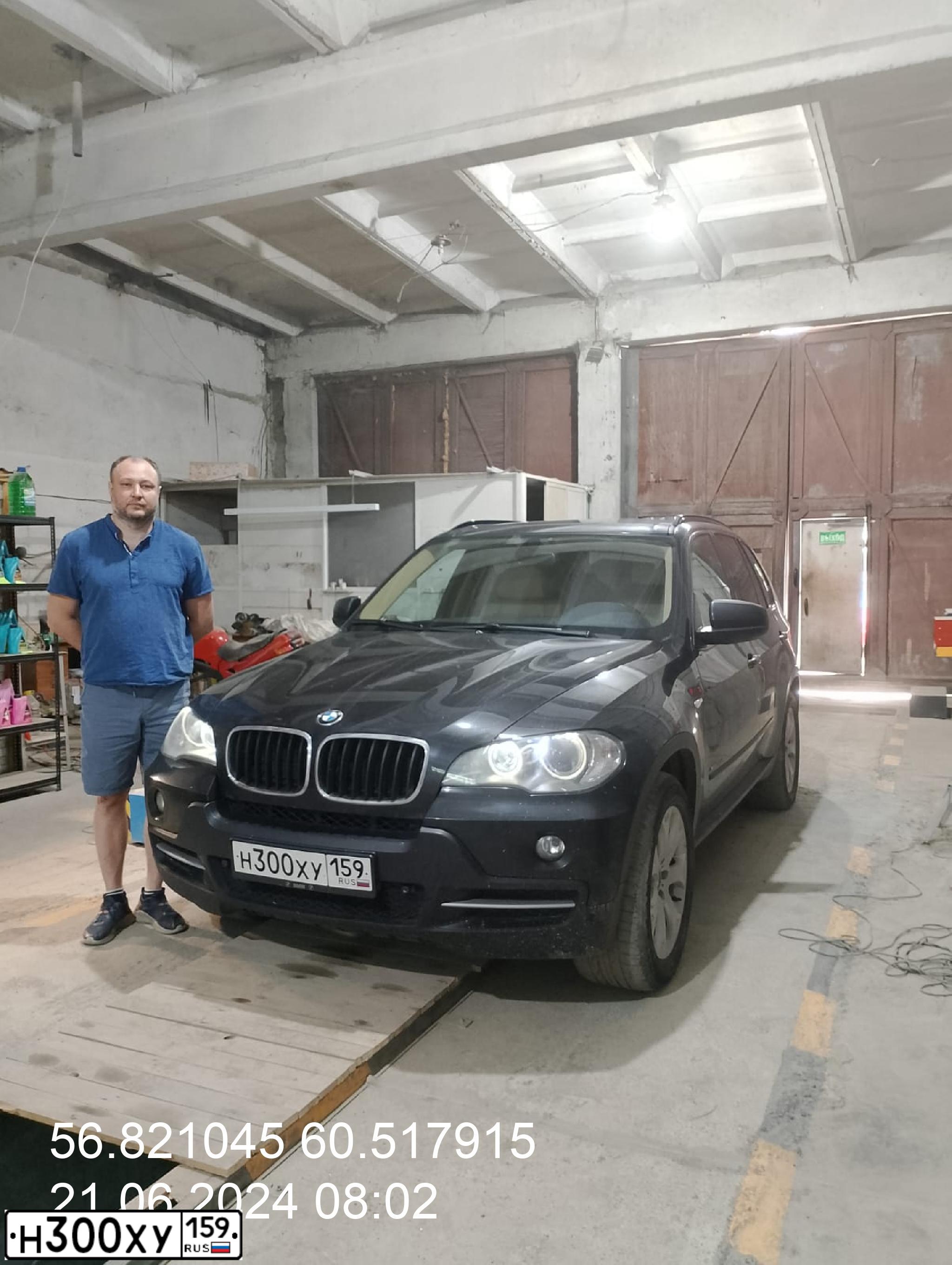 Фото автомобиля BMW X5, 2010 — госномер О131ТЕ196. Цвет: ЧЕРНЫЙ