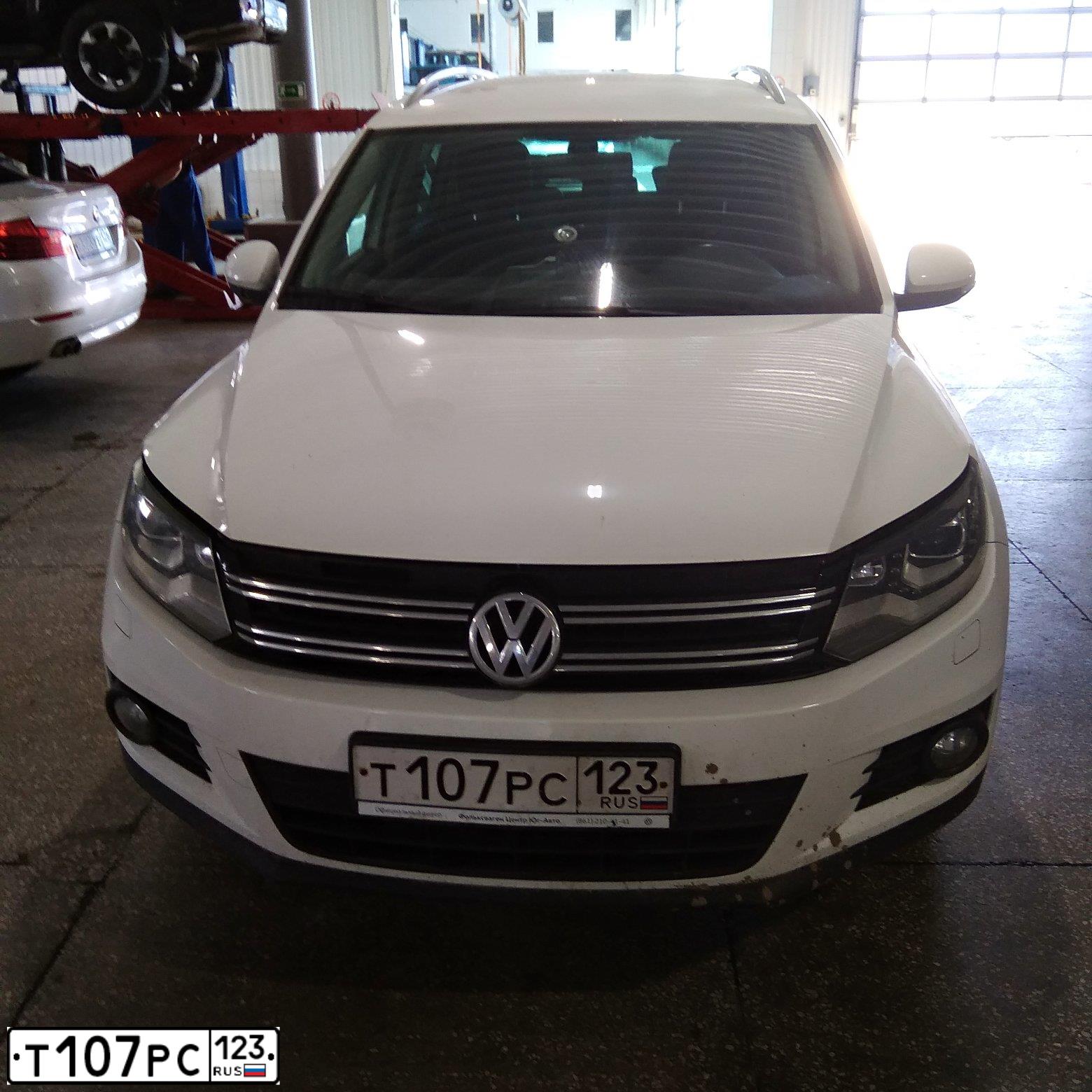 Фото автомобиля VOLKSWAGEN TIGUAN, 2016 — госномер Т107РС123. Цвет: БЕЛЫЙ