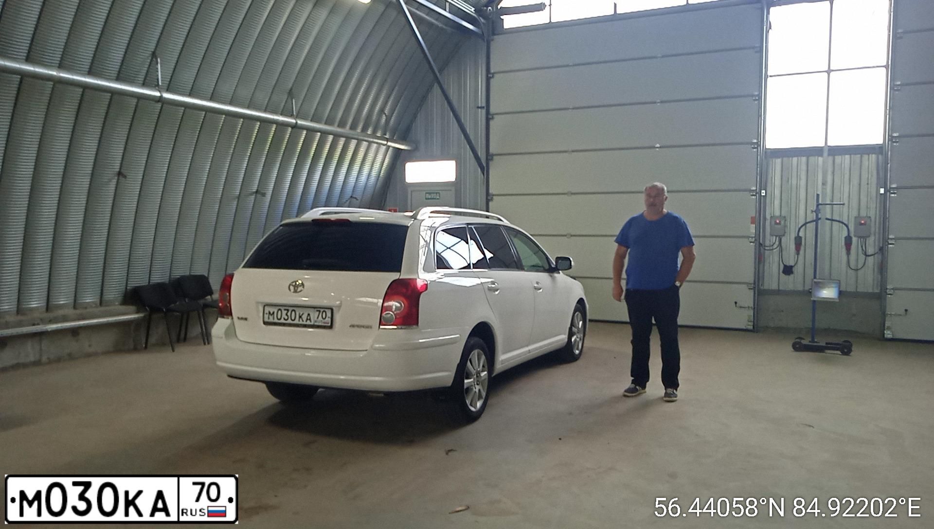Фото автомобиля TOYOTA AVENSIS, 2008 — госномер Р217СК70