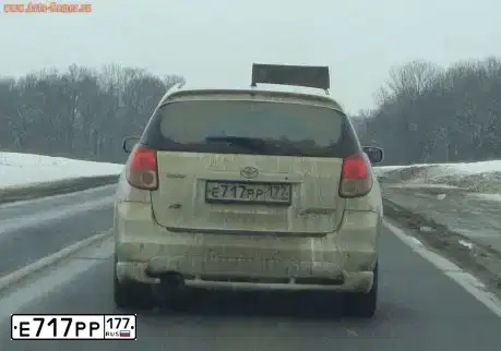 Фото автомобиля TOYOTA MATRIX, 2002 — госномер Е717РР177. Цвет: Белый