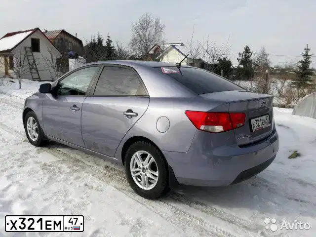 Фото автомобиля KIA CERATO, 2009 — госномер О673АН98. Цвет: СВЕТЛО-СЕРЫЙ