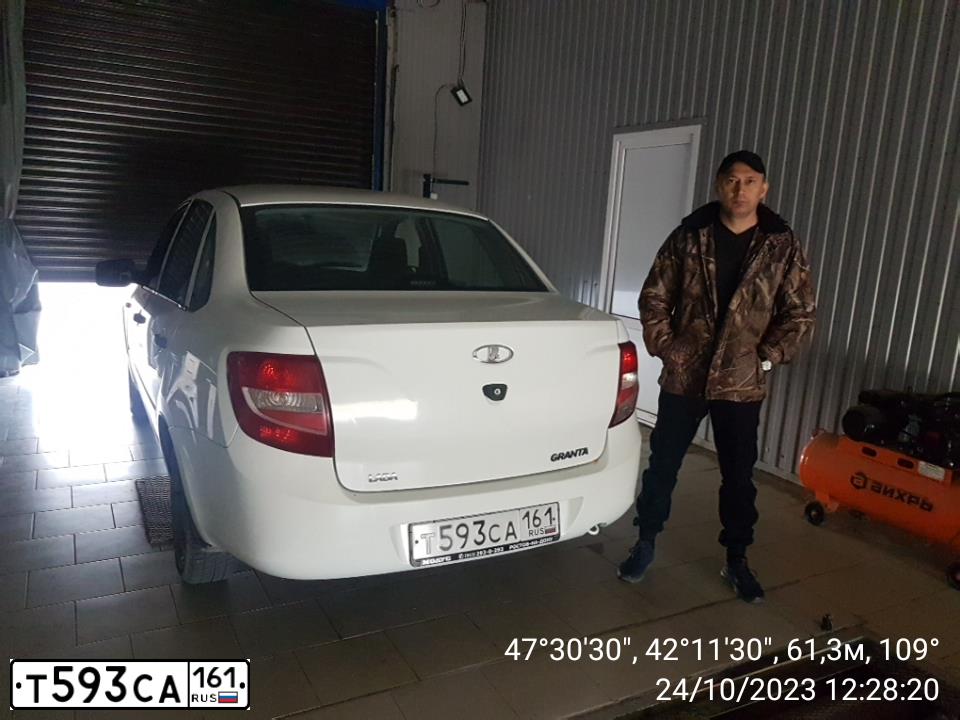 Фото автомобиля LADA 2190 GRANTA, 2013 — госномер Т593СА161. Цвет: БЕЛЫЙ