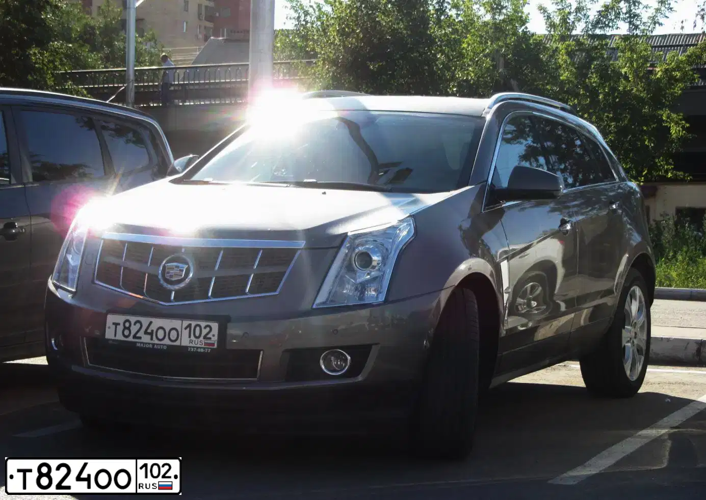 Фото автомобиля CADILLAC SRX, 2011 — госномер Т824ОО102. Цвет: КОРИЧНЕВЫЙ МЕТАЛЛИК