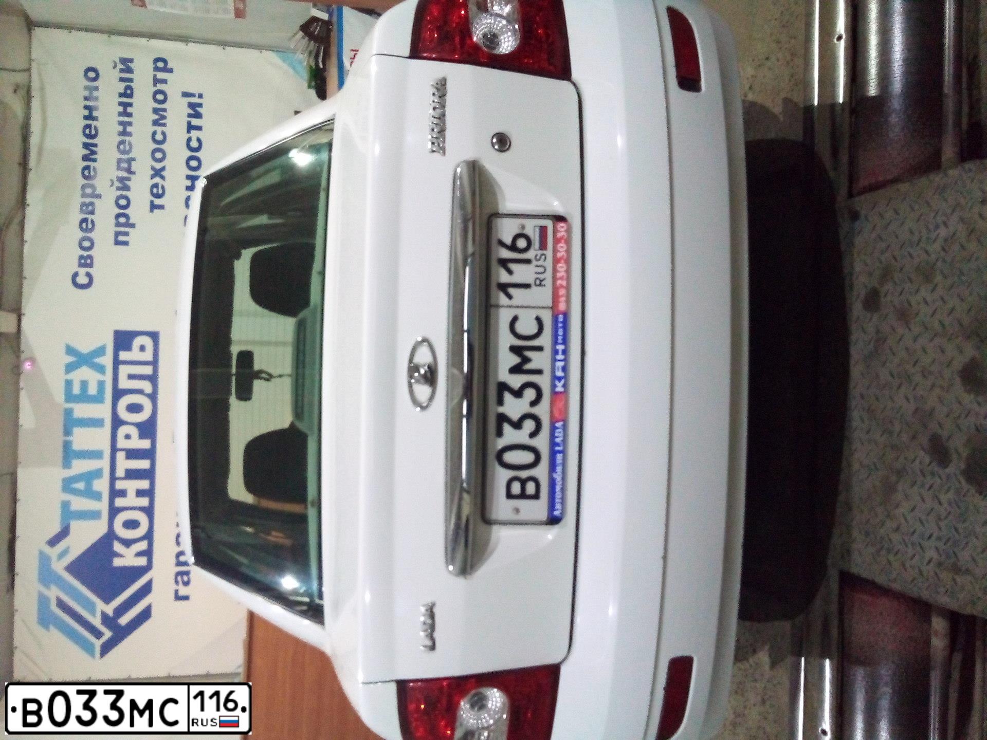 Фото автомобиля LADA 2170 PRIORA, 2009 — госномер В033МС116. Цвет: БЕЛЫЙ
