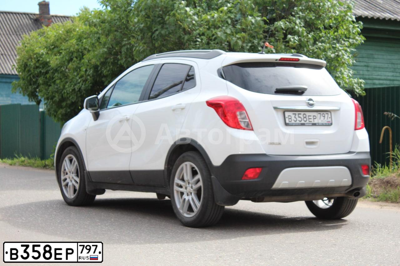 Фото автомобиля OPEL MOKKA, 2014 — госномер В358ЕР797. Цвет: Белый