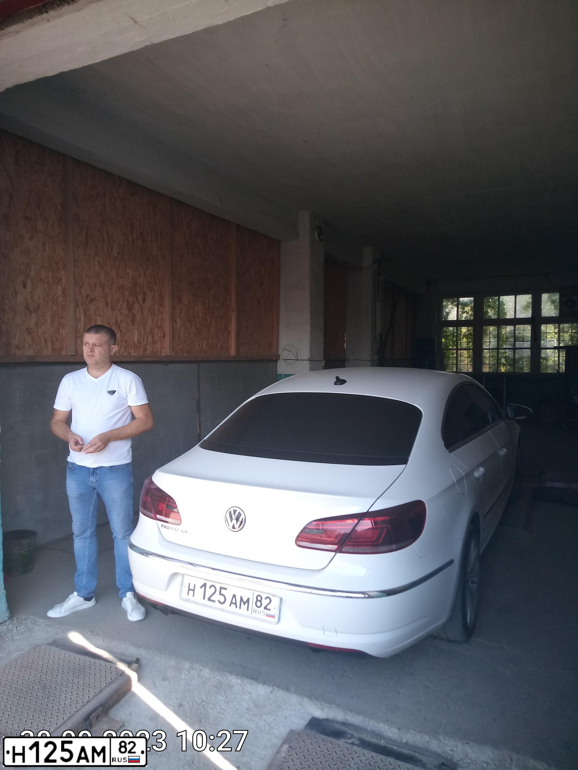 Фото автомобиля VOLKSWAGEN CC, 2013 — госномер Н125АМ82. Цвет: Белый