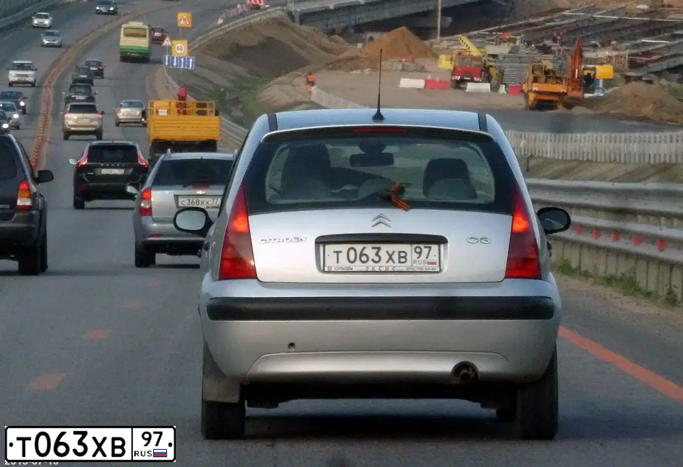 Фото автомобиля CITROEN C3, 2005 — госномер Т063ХВ97. Цвет: СЕРЫЙ СВЕТЛЫЙ