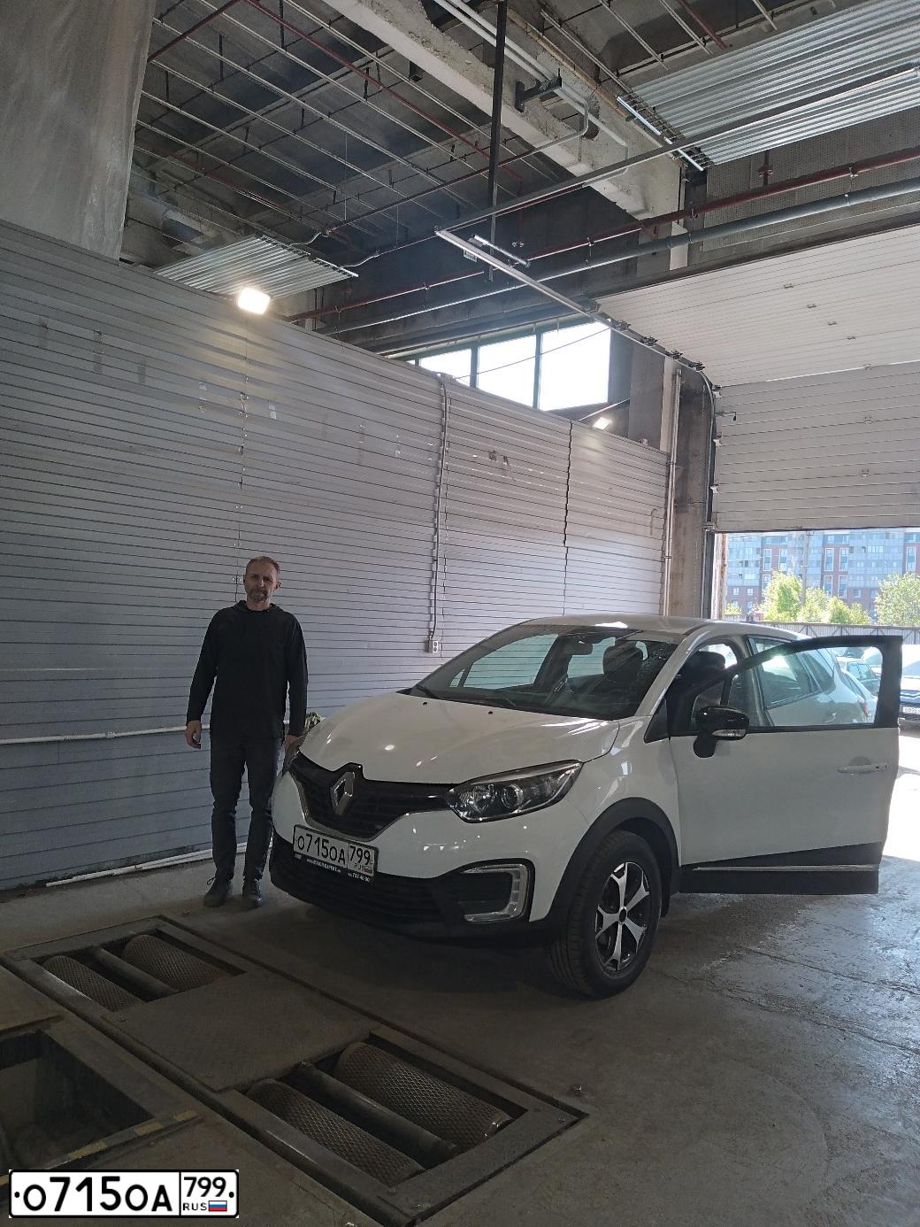 Фото автомобиля RENAULT KAPTUR, 2019 — госномер Н589УО198. Цвет: Белый