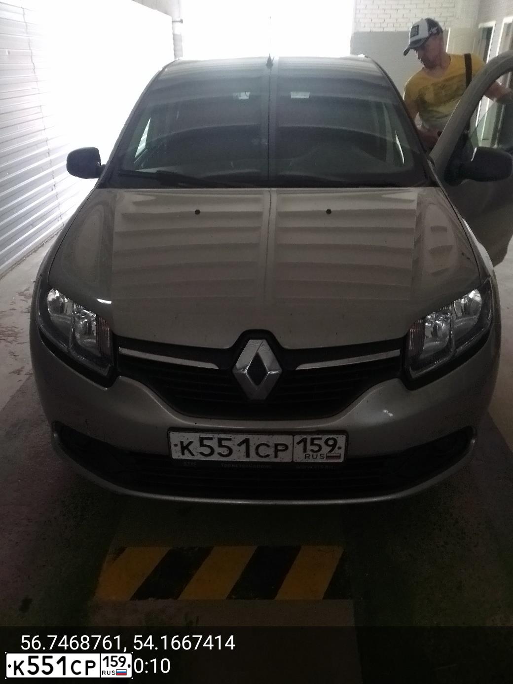 Фото автомобиля RENAULT LOGAN, 2017 — госномер Т117СТ196. Цвет: БЕЖЕВЫЙ