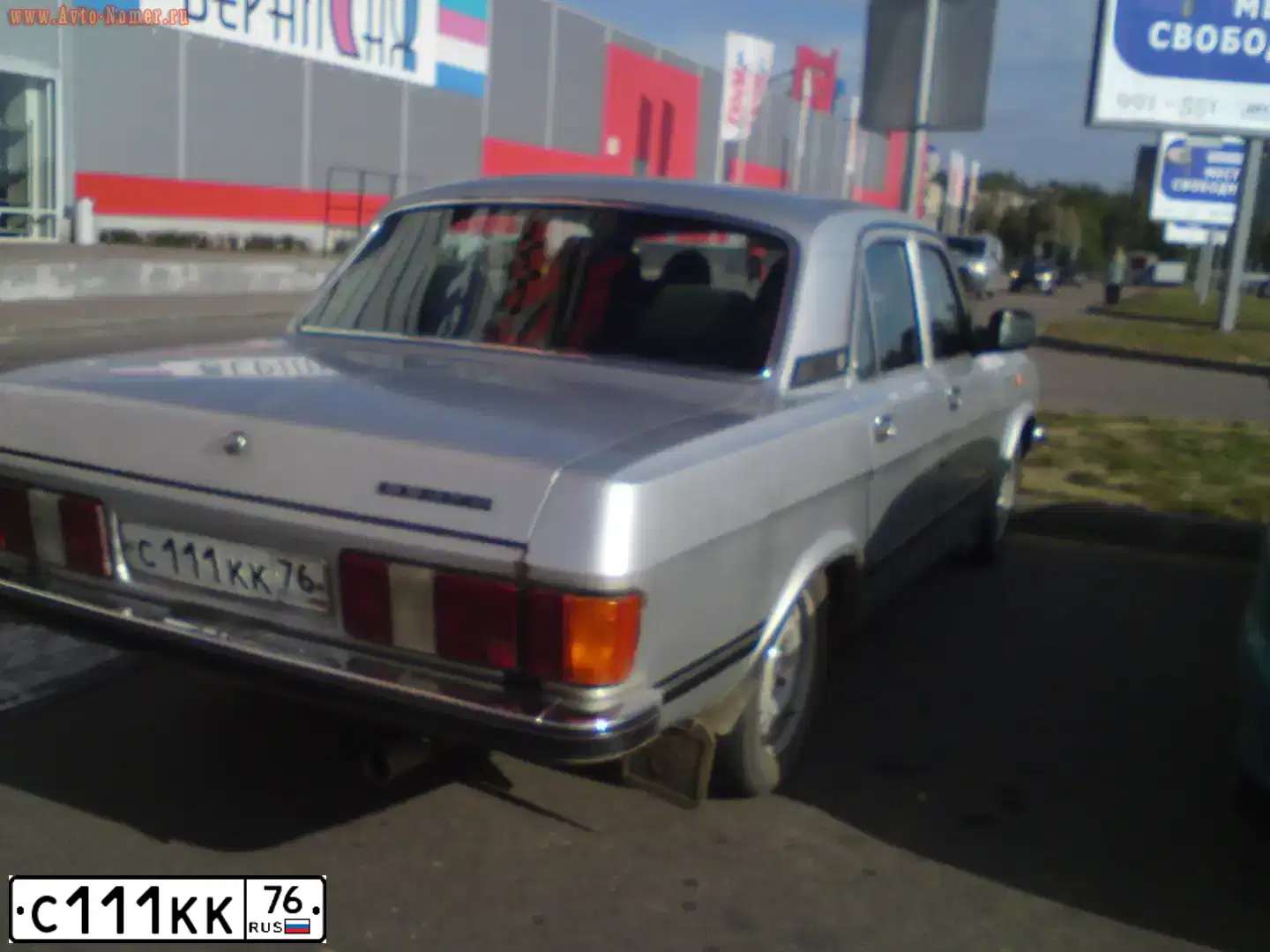 Фото автомобиля GAZ 3102 WOLGA, 2004 — госномер С111КК76. Цвет: СВЕТЛО-СЕРЫЙ