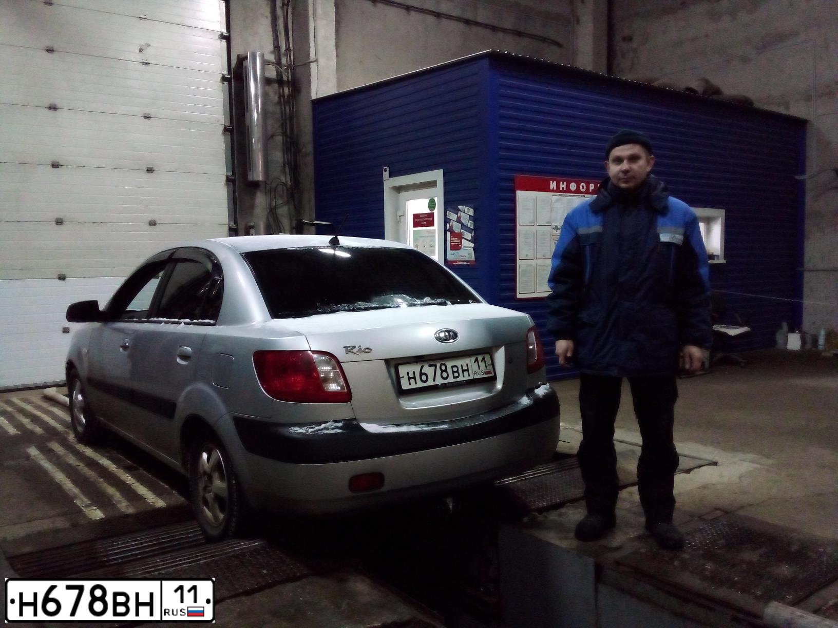 Фото автомобиля KIA RIO, 2007 — госномер Т318ТР69. Цвет: Чистое серебро