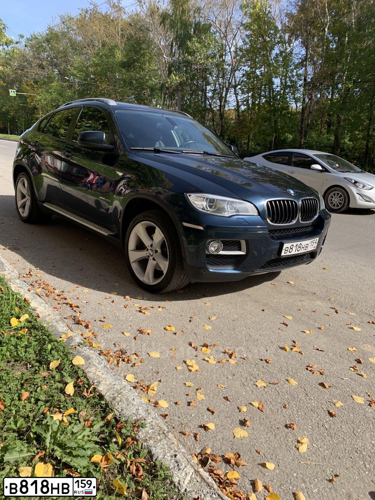 Фото автомобиля BMW X6, 2012 — госномер В818НВ159. Цвет: синий
