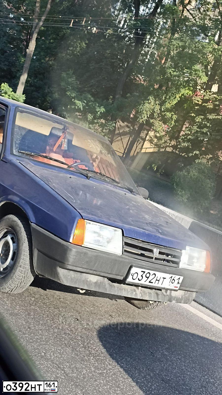 Фото автомобиля LADA 2109 SAMARA, 1999 — госномер О392НТ161. Цвет: синий