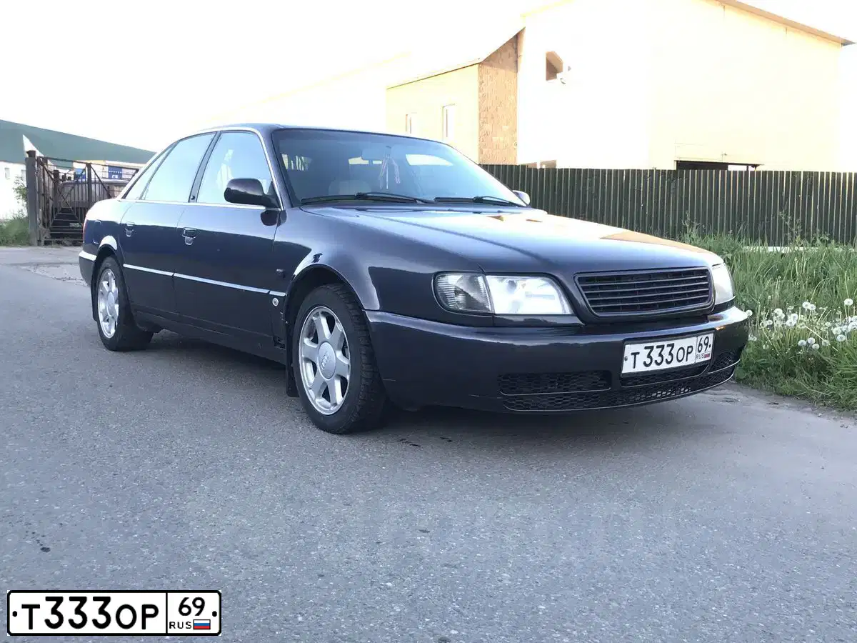 Фото автомобиля VOLKSWAGEN PASSAT, 1995 — госномер Т333ОР69. Цвет: ЗЕЛЕНЫЙ